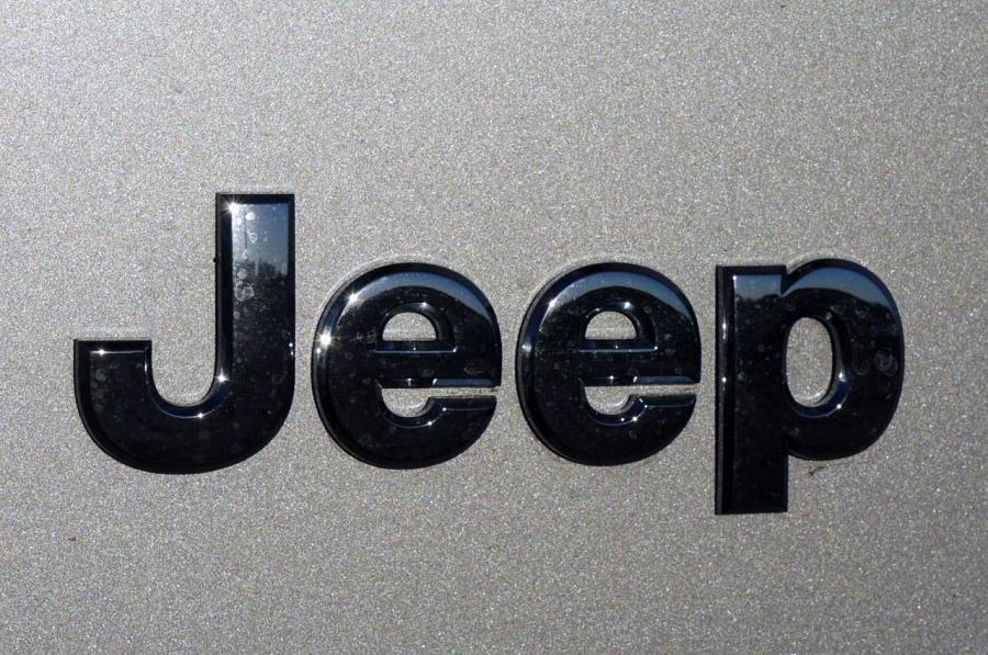  Jeep Extreme Trail Edition Camper 2011 года  (фото 3 из 36)